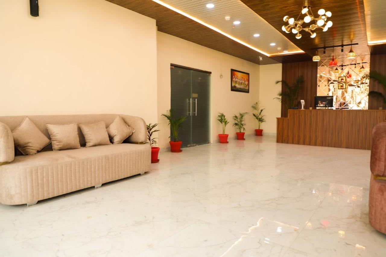 Sarla Hotel Inn Νόιντα Εξωτερικό φωτογραφία