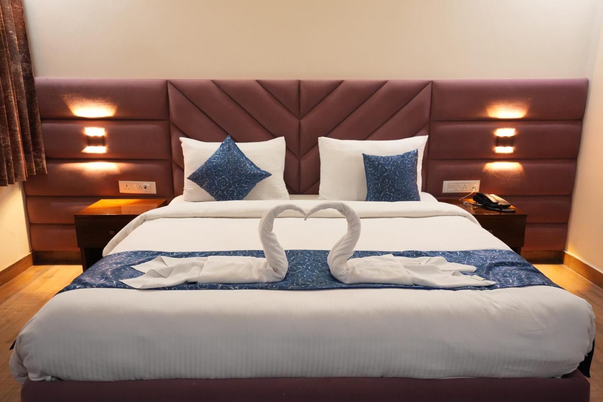 Sarla Hotel Inn Νόιντα Εξωτερικό φωτογραφία