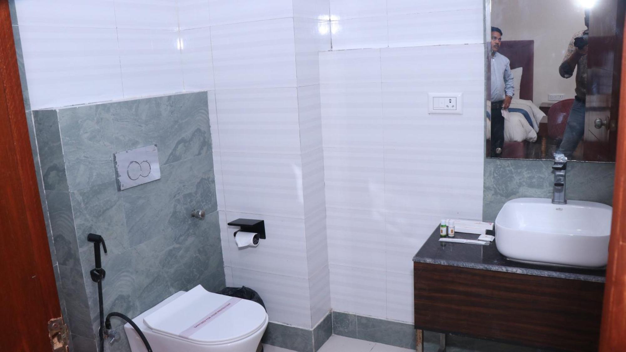 Sarla Hotel Inn Νόιντα Εξωτερικό φωτογραφία