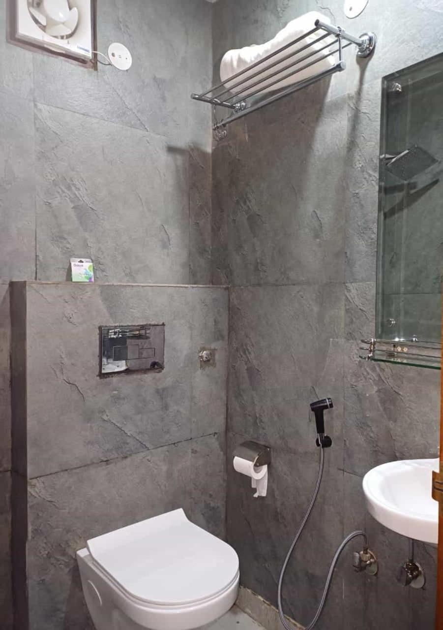 Sarla Hotel Inn Νόιντα Εξωτερικό φωτογραφία