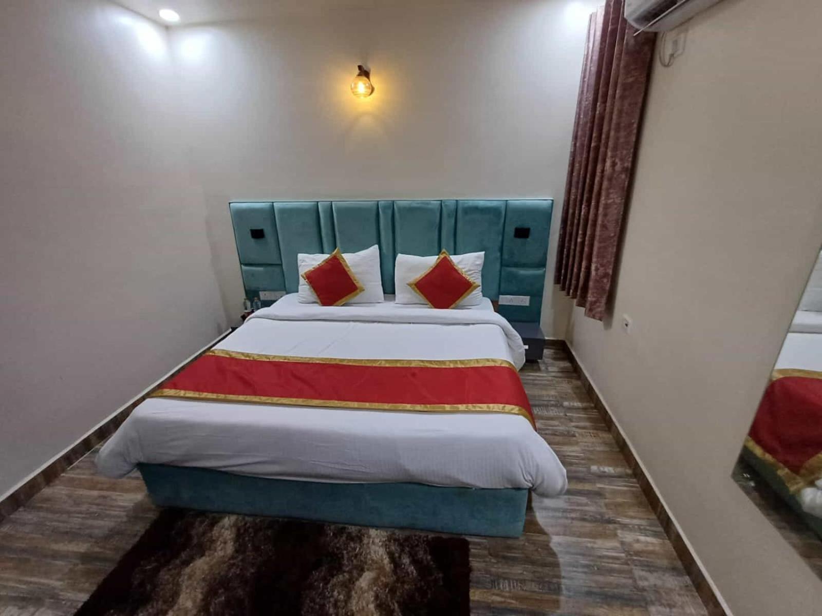 Sarla Hotel Inn Νόιντα Εξωτερικό φωτογραφία