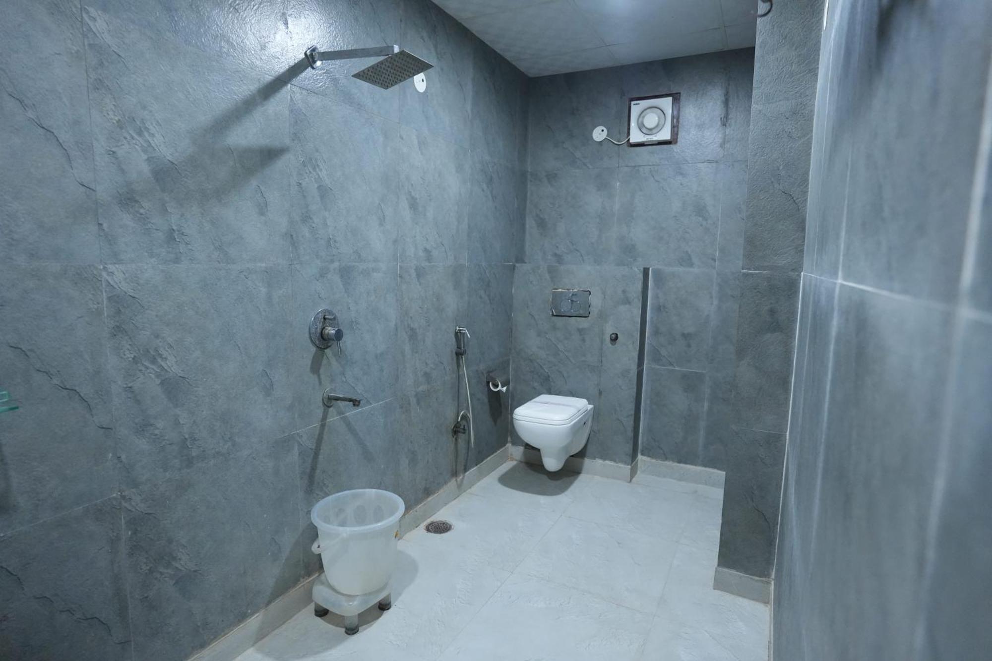 Sarla Hotel Inn Νόιντα Εξωτερικό φωτογραφία