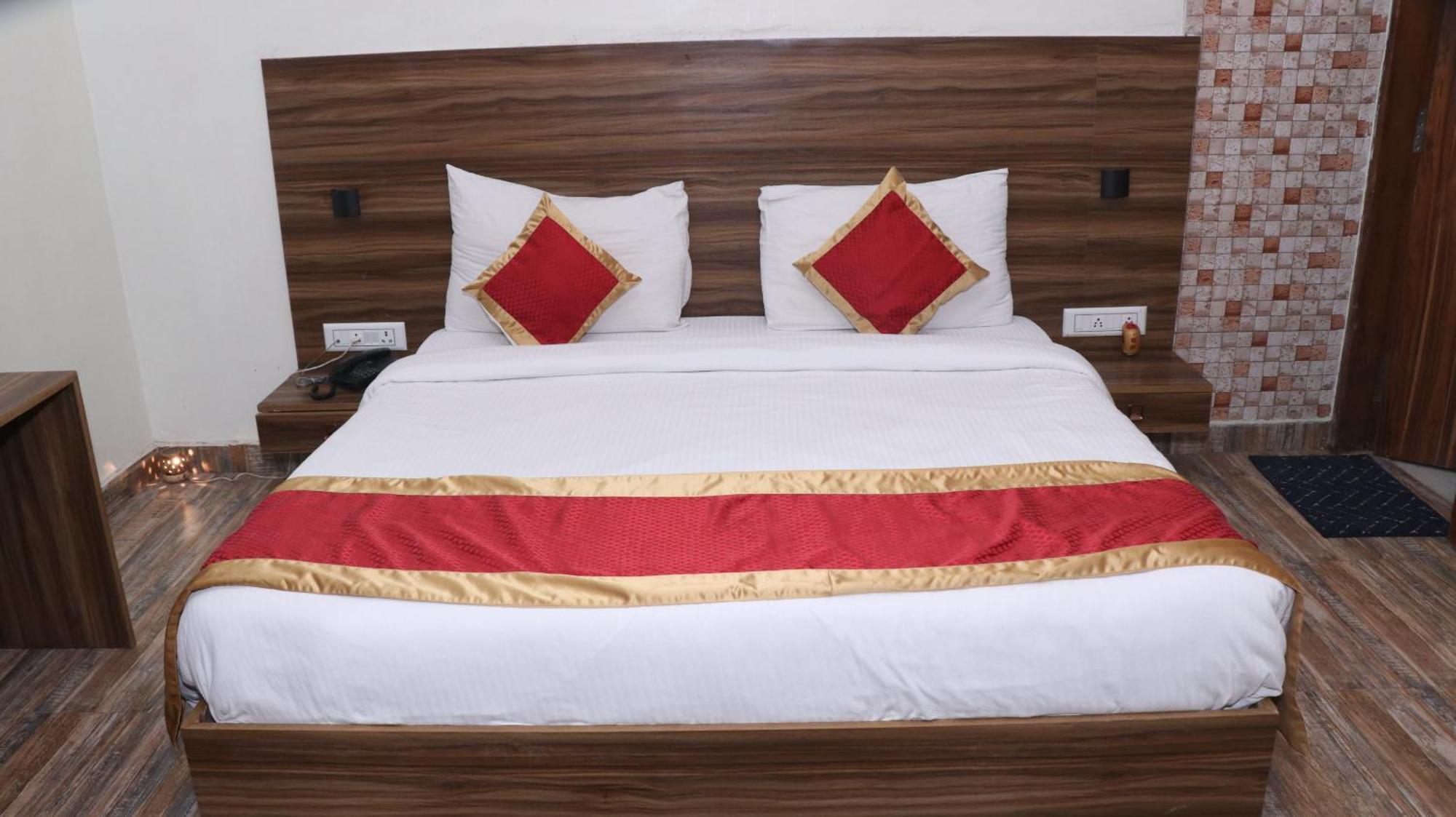 Sarla Hotel Inn Νόιντα Εξωτερικό φωτογραφία