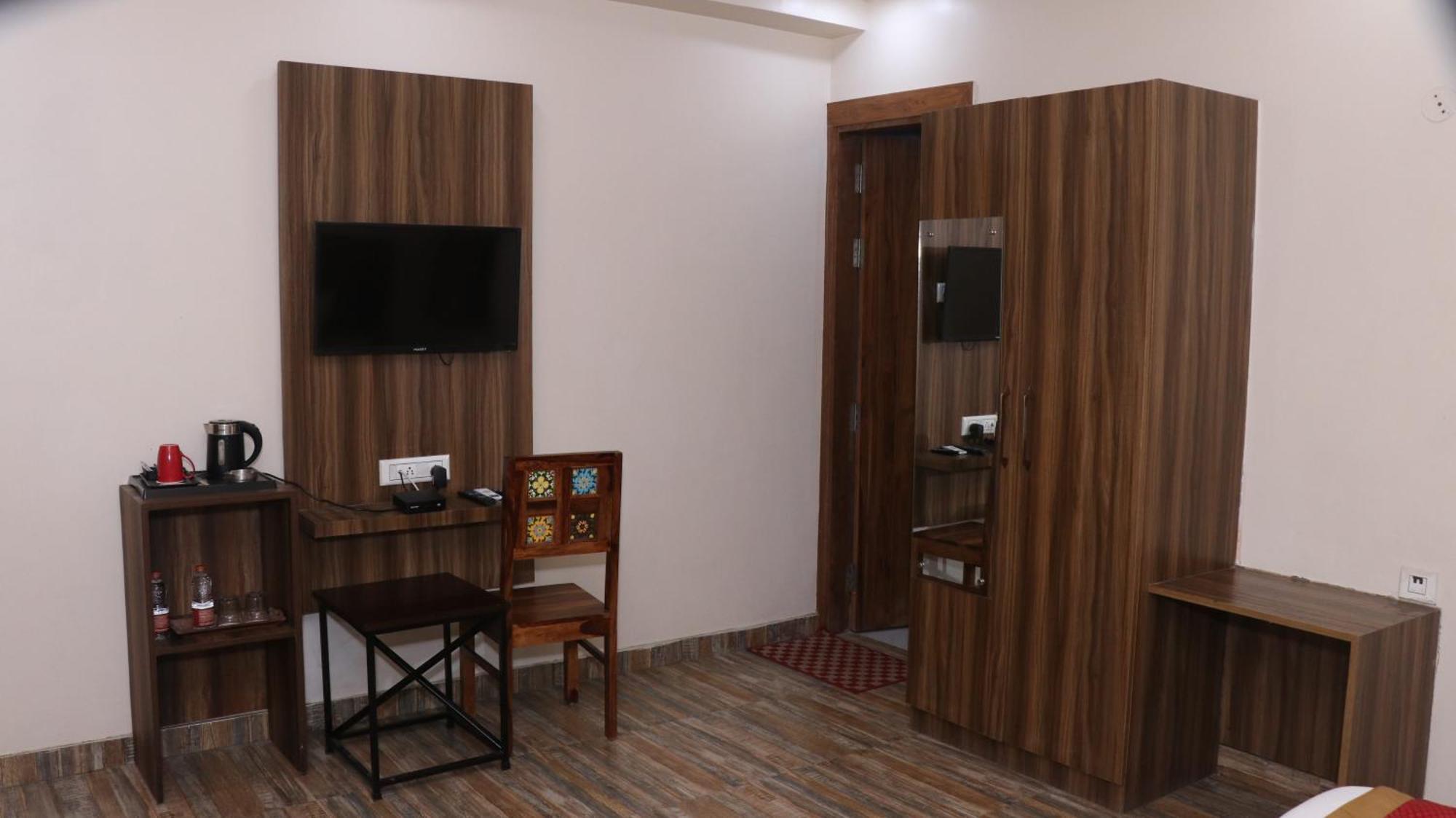 Sarla Hotel Inn Νόιντα Εξωτερικό φωτογραφία